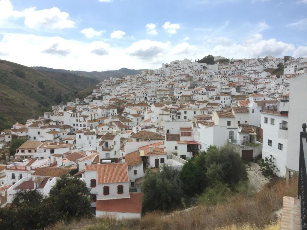 Villa Casa en pueblo de montes de Málaga a 15km de playa Almáchar Exterior foto