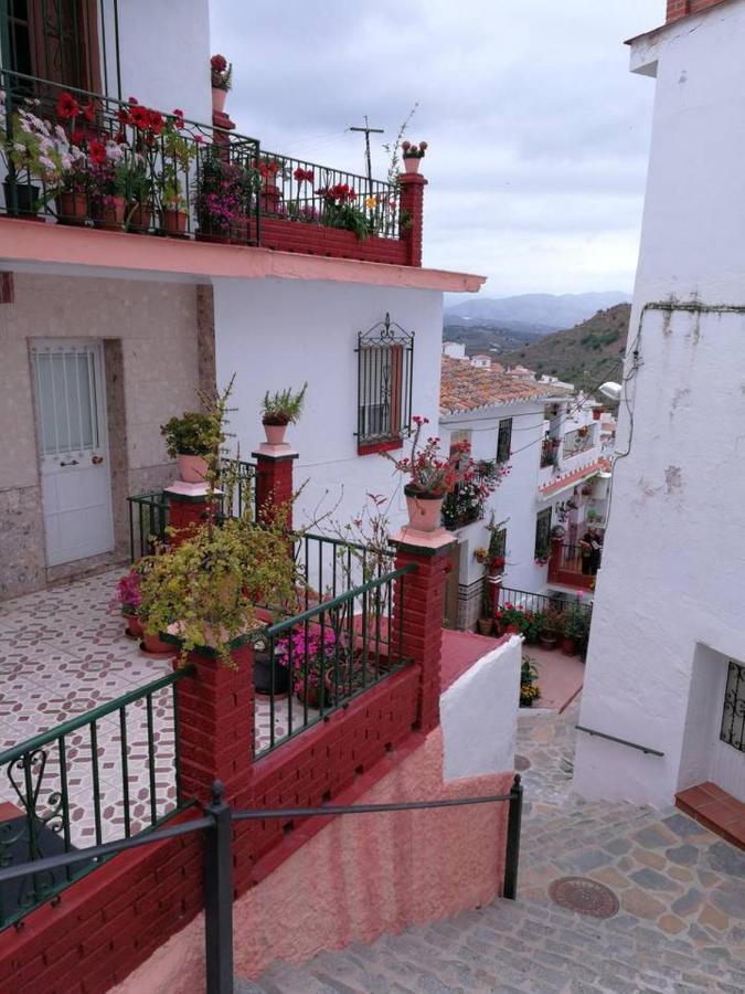Villa Casa en pueblo de montes de Málaga a 15km de playa Almáchar Exterior foto